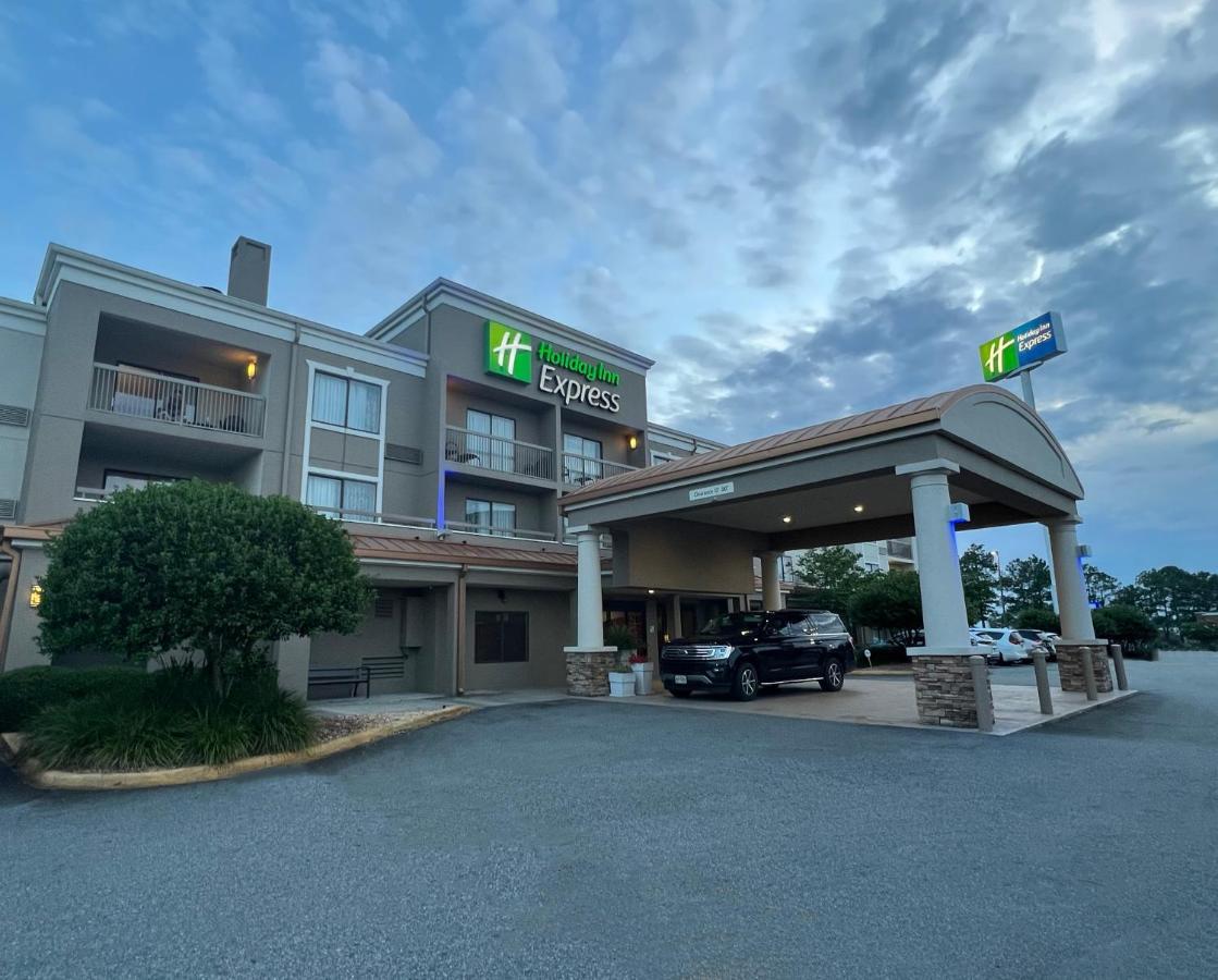 Holiday Inn Express Tifton By Ihg Exterior photo
