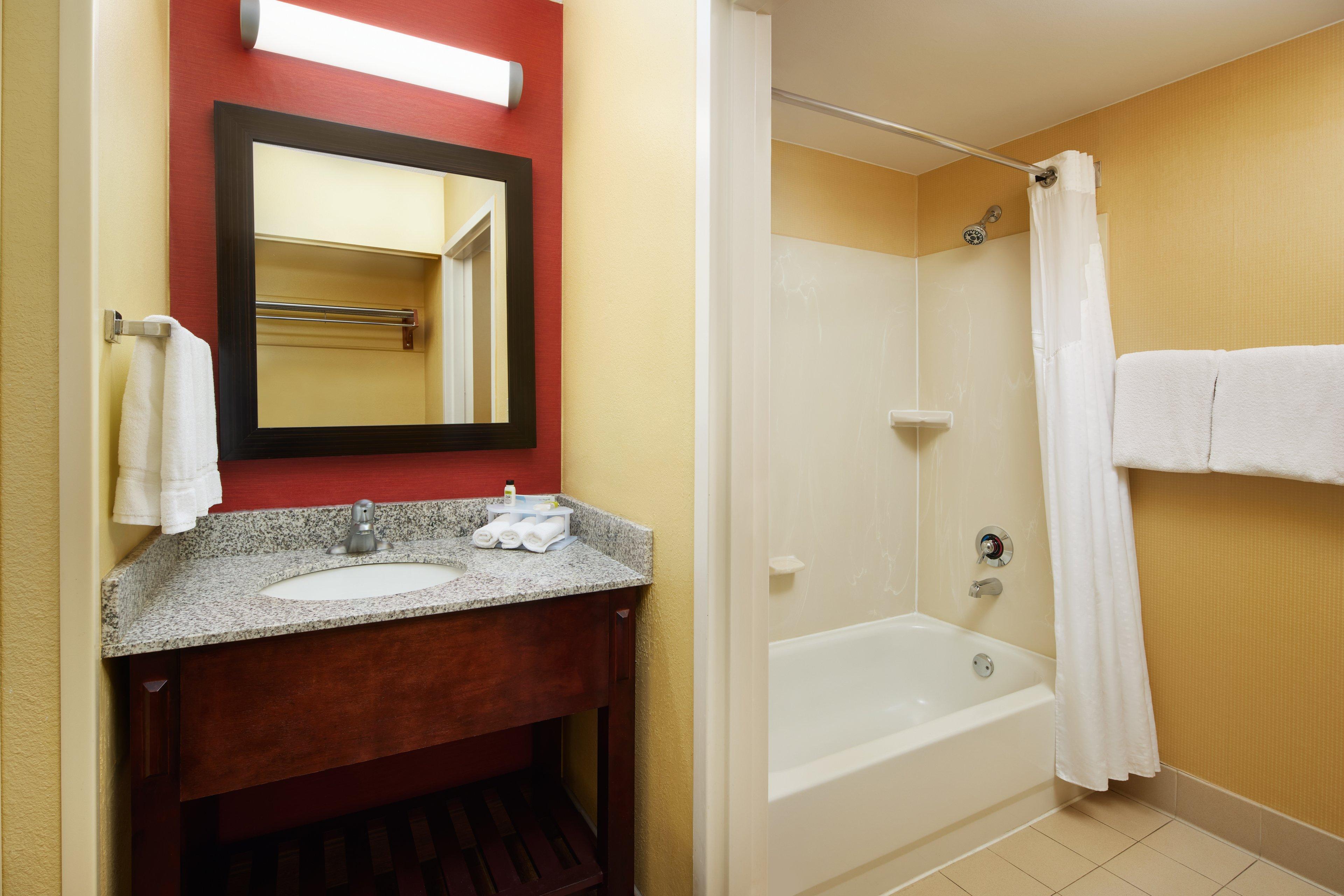 Holiday Inn Express Tifton By Ihg Exterior photo