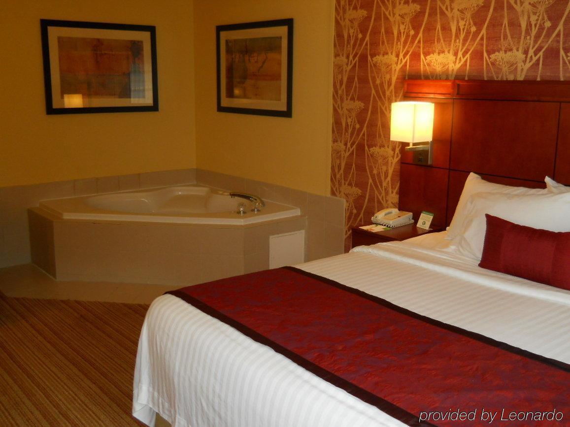 Holiday Inn Express Tifton By Ihg Room photo