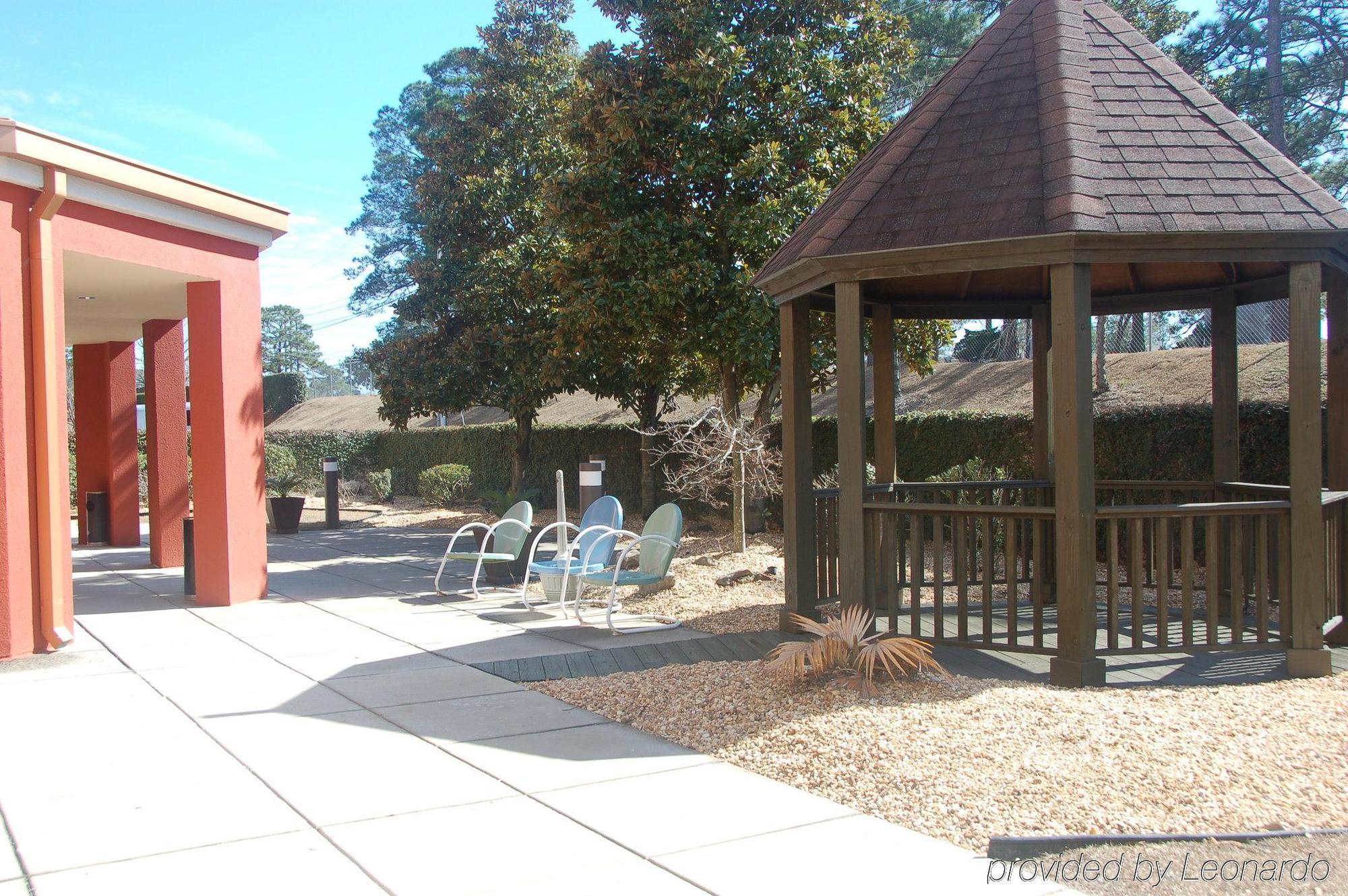 Holiday Inn Express Tifton By Ihg Exterior photo