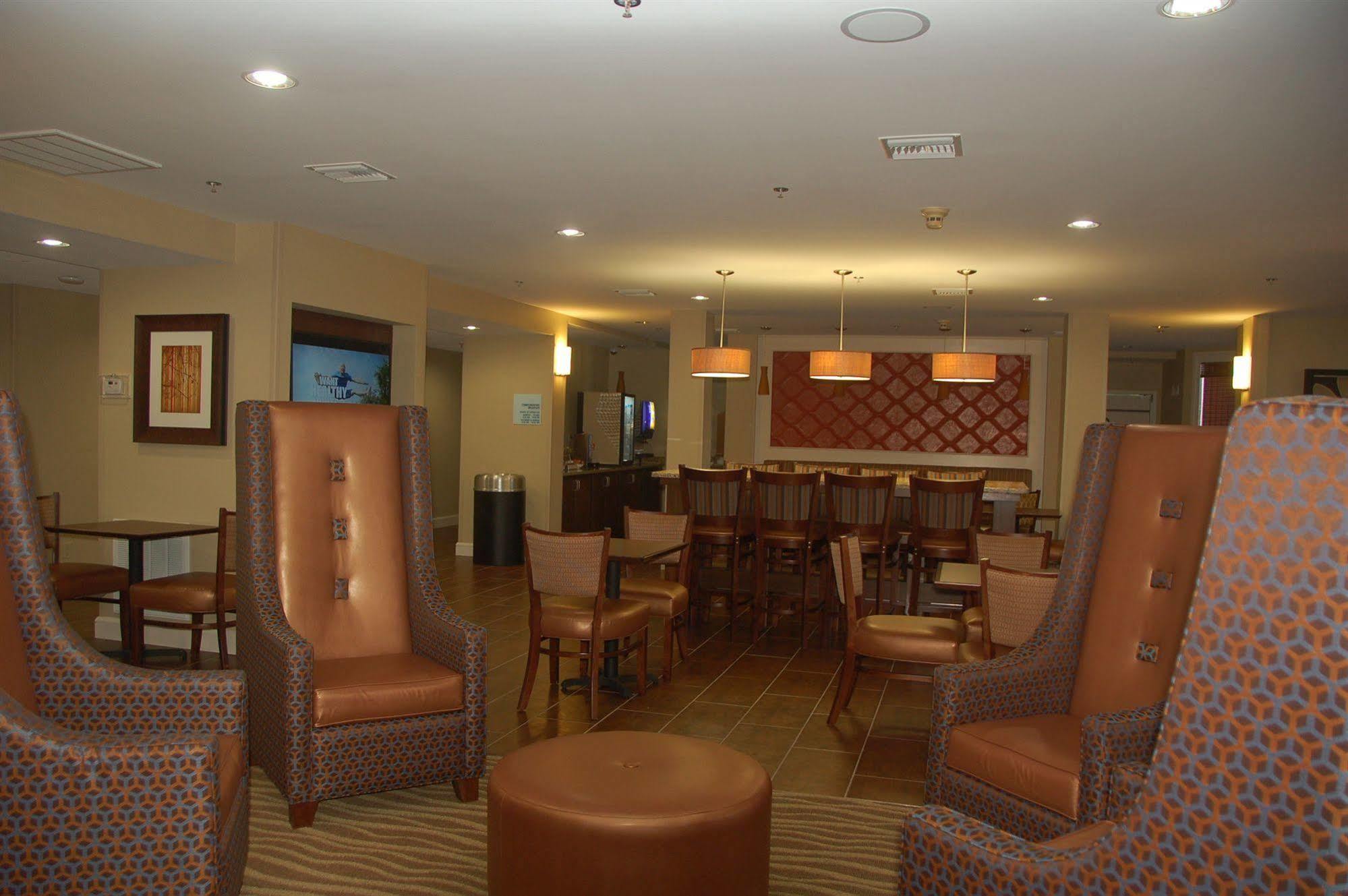 Holiday Inn Express Tifton By Ihg Exterior photo
